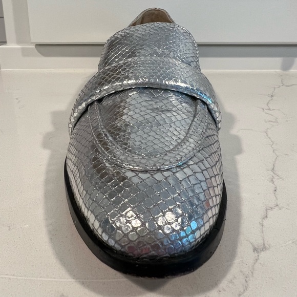 Schutz Silver Snakeskin Leather Loafers. Size 7. GUC! Dustbag included. - Picture 16 of 16